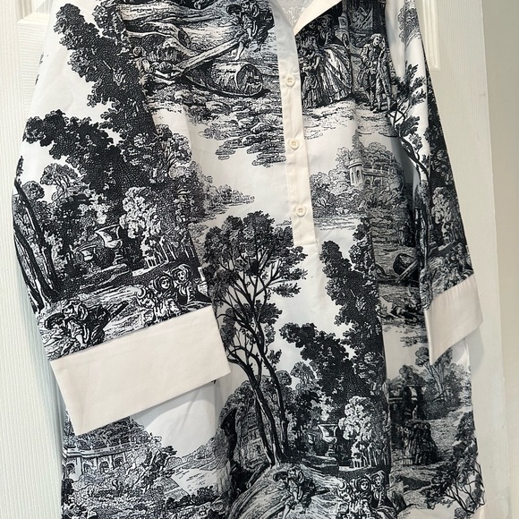 Chic Monochrome Women's Robe - Picture 3 of 11